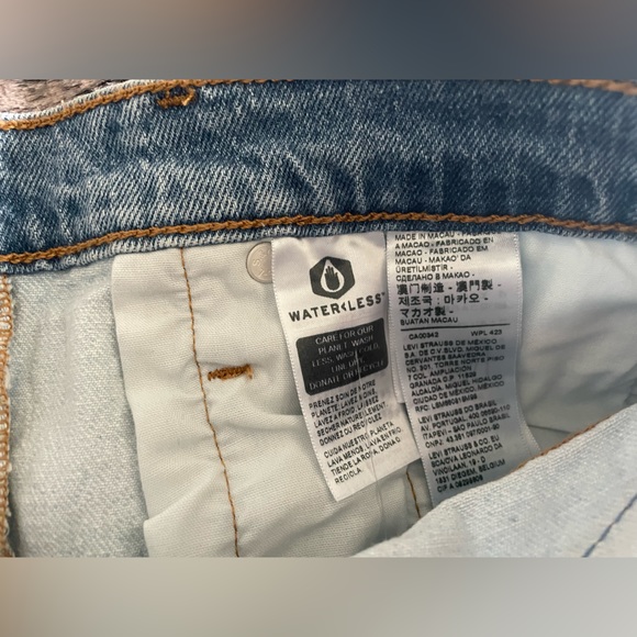 NWT LEVI 501 SHORTS - Picture 4 of 6